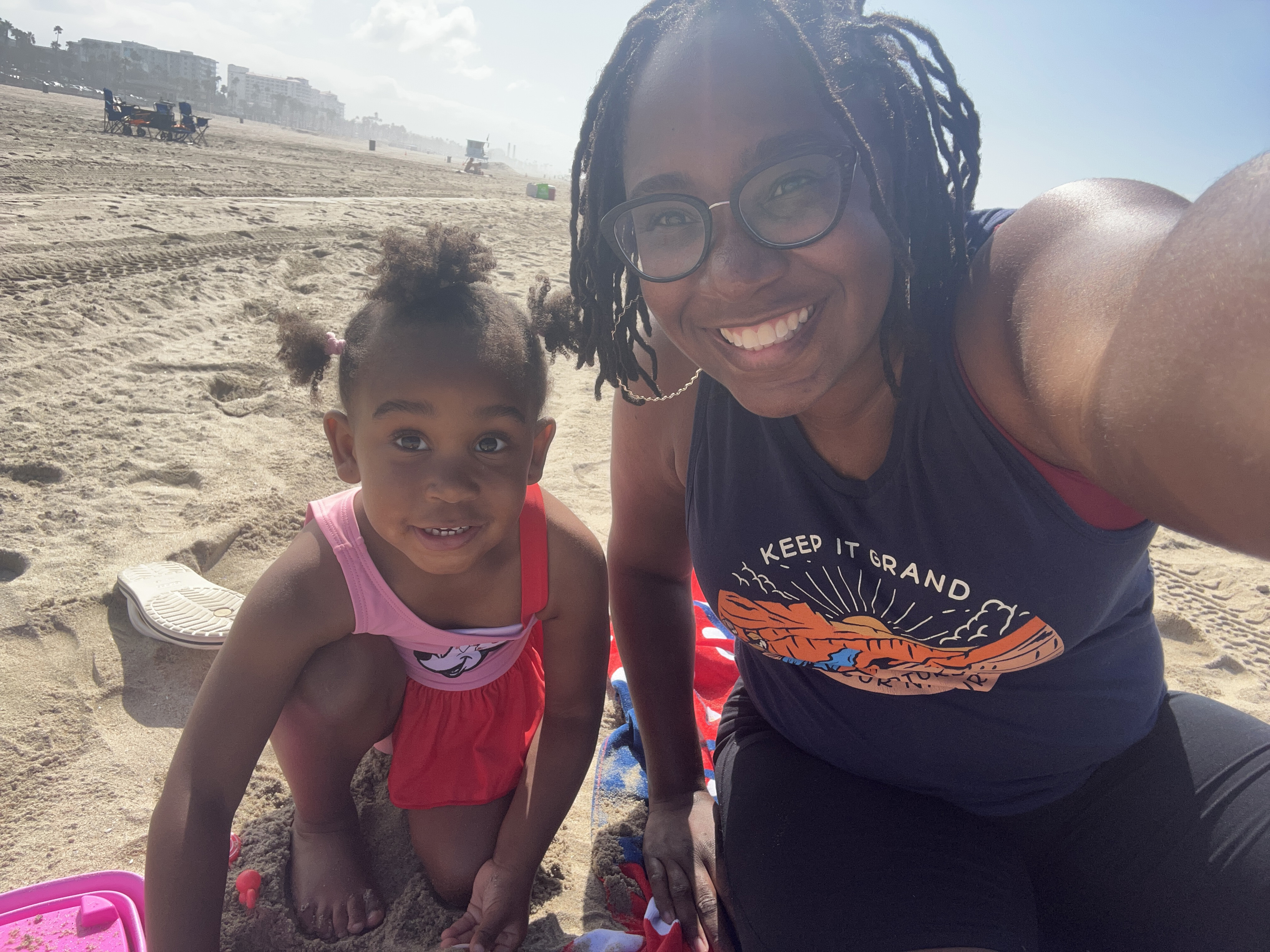 Janisa and her daughter Cali Ann pose in a selfie at the beach during their vacation.